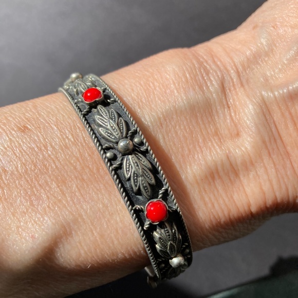 Italian alpaca silver and red stone bracelet. - Picture 5 of 10